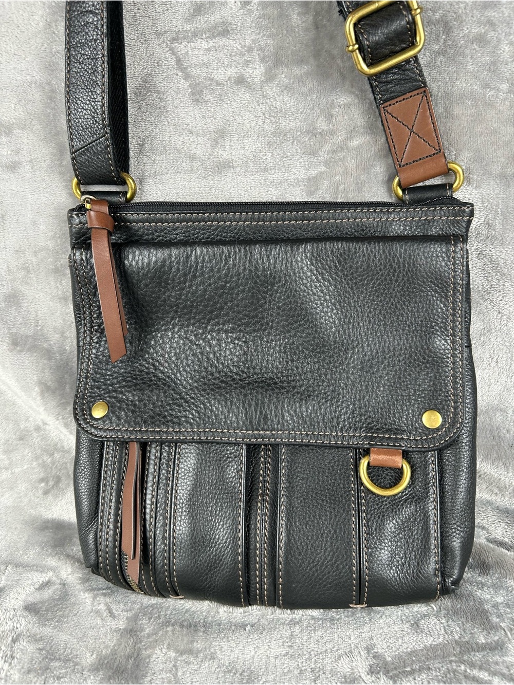 VTG Fossil Black W/ Brown Leather Crossbody Messenger Bag Brass Hardware Pockets